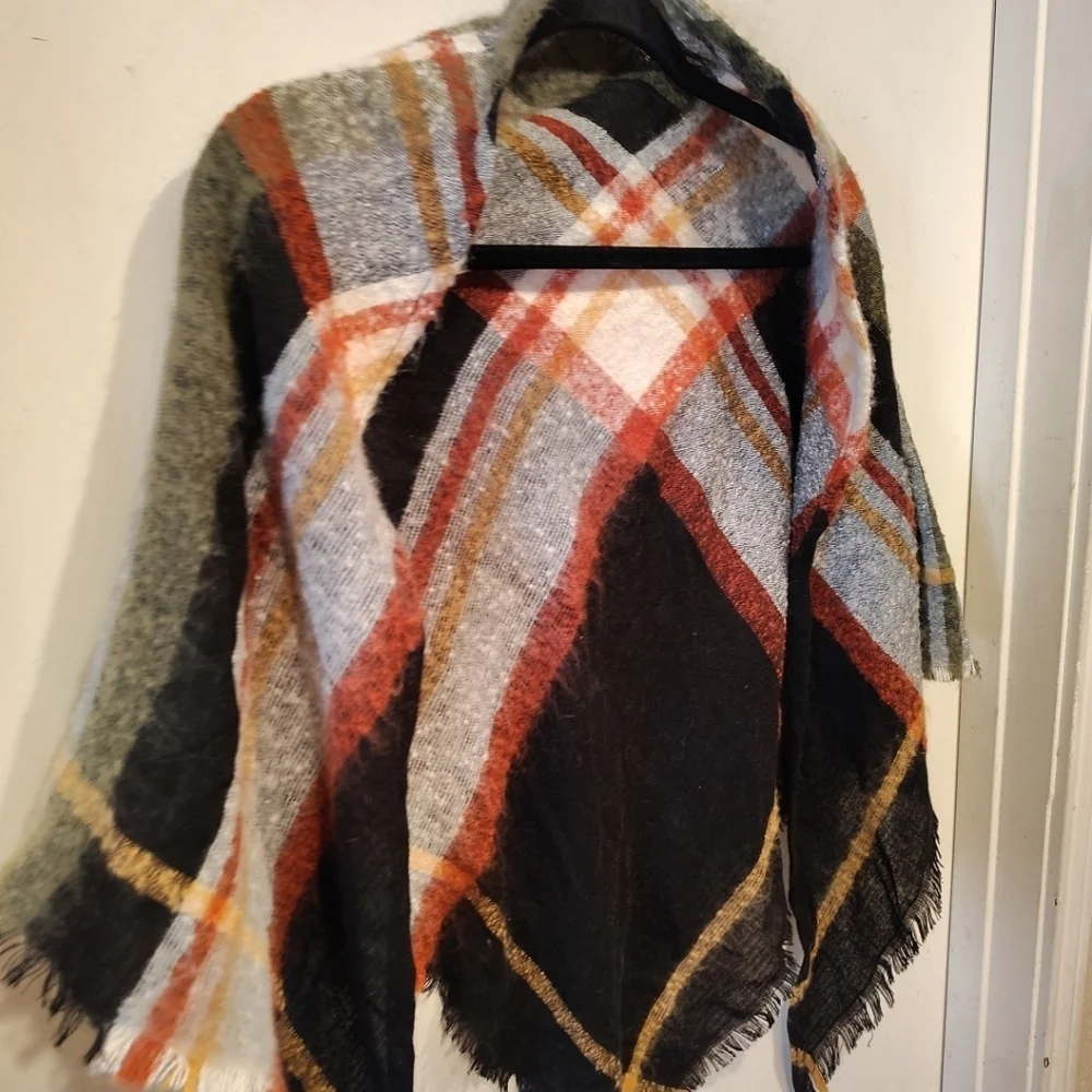 Sonoma NWT Colorful Plaid Triangle Scarf Shawl Wrap  One Sz Boho Cozy Fringe Hem